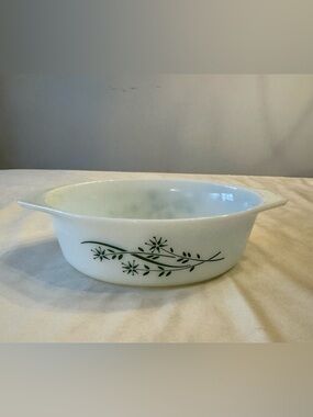 Vintage Pyrex Casserole Dish -Green Honeysuckle - 1 1/2 Quart